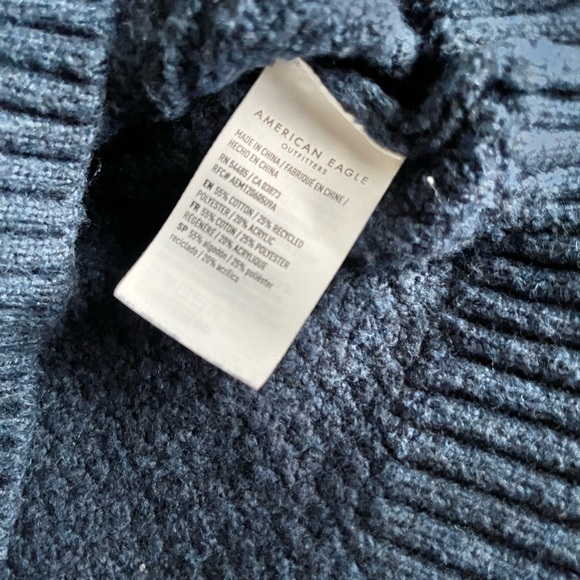 American Eagle Cropped CableKnit Sweater - Picture 5 of 5